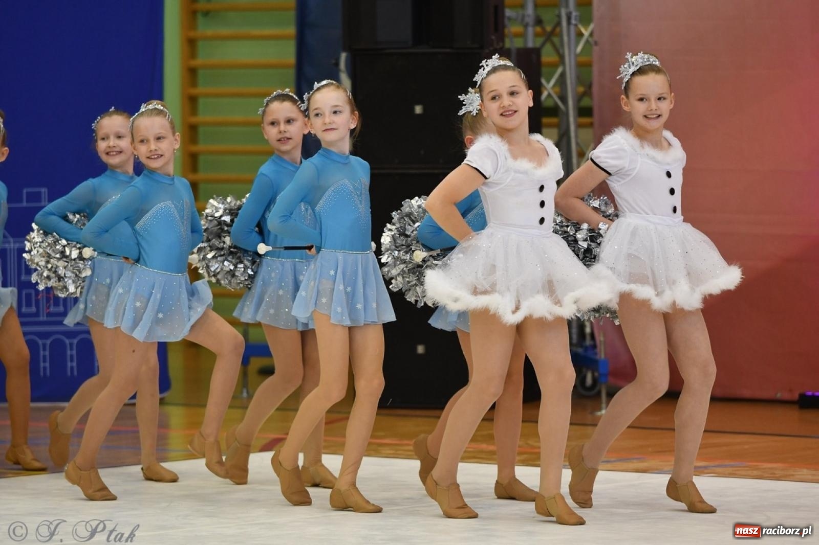 Zdjęcie w galerii na portalu naszraciborz.pl: Racibórz gości Mistrzostwa Okręgu Mażoretek Polski Południowo-Zachodniej [FOTO] wiadomości z regionu
