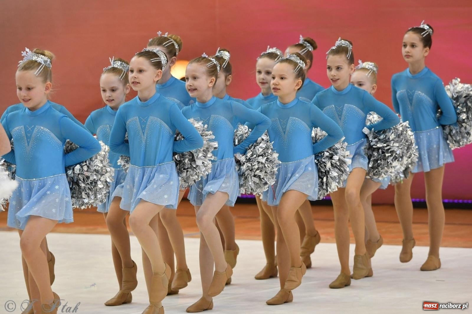 Zdjęcie w galerii na portalu naszraciborz.pl: Racibórz gości Mistrzostwa Okręgu Mażoretek Polski Południowo-Zachodniej [FOTO] wiadomości z regionu