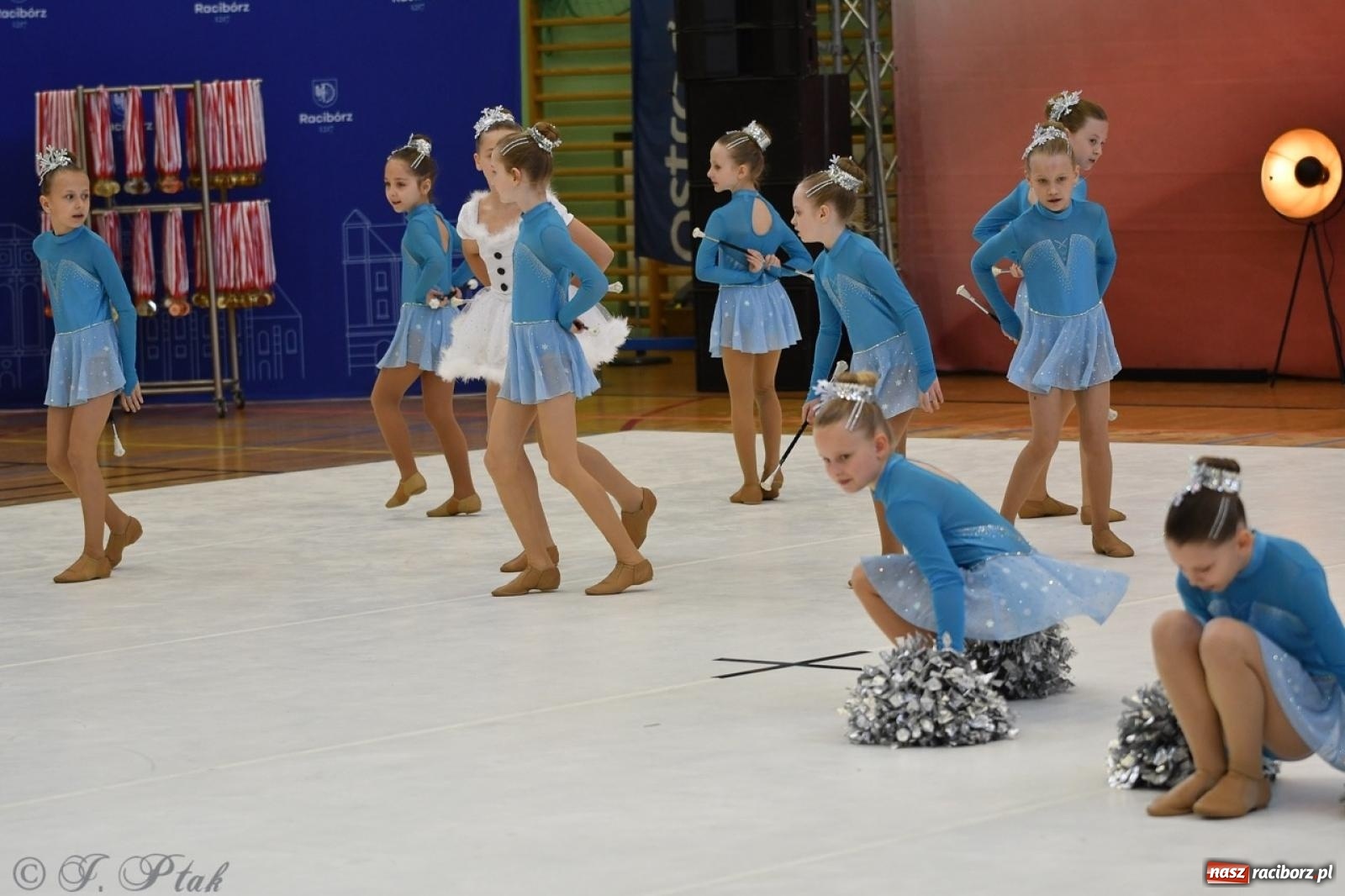 Zdjęcie w galerii na portalu naszraciborz.pl: Racibórz gości Mistrzostwa Okręgu Mażoretek Polski Południowo-Zachodniej [FOTO] wiadomości z regionu