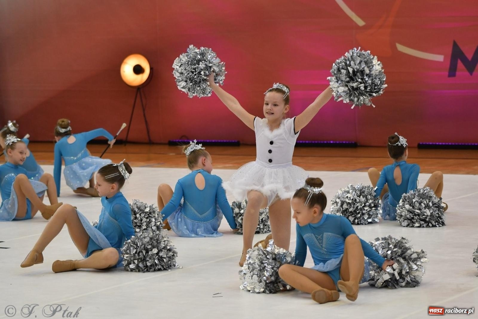 Zdjęcie w galerii na portalu naszraciborz.pl: Racibórz gości Mistrzostwa Okręgu Mażoretek Polski Południowo-Zachodniej [FOTO] wiadomości z regionu