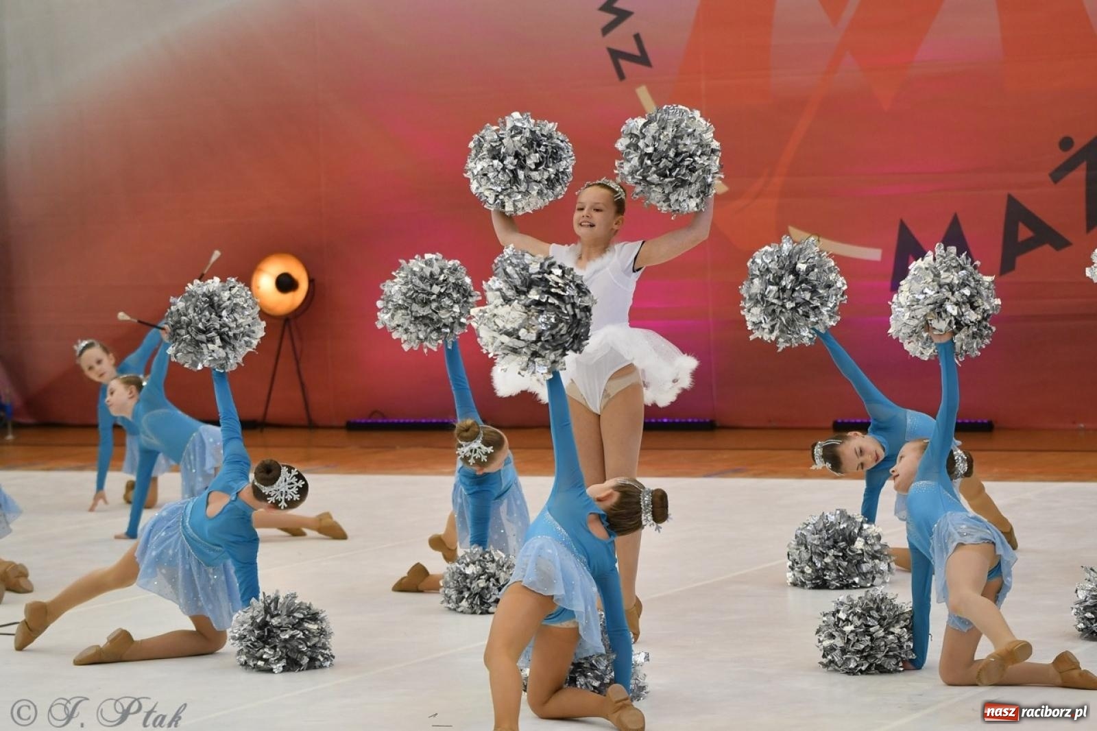 Zdjęcie w galerii na portalu naszraciborz.pl: Racibórz gości Mistrzostwa Okręgu Mażoretek Polski Południowo-Zachodniej [FOTO] wiadomości z regionu