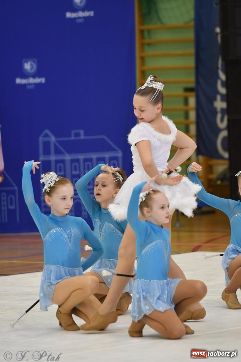 Zdjęcie w galerii na portalu naszraciborz.pl: Racibórz gości Mistrzostwa Okręgu Mażoretek Polski Południowo-Zachodniej [FOTO] wiadomości z regionu