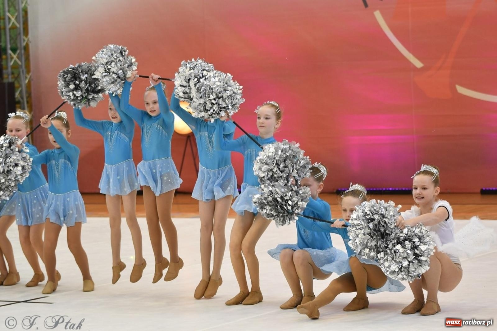 Zdjęcie w galerii na portalu naszraciborz.pl: Racibórz gości Mistrzostwa Okręgu Mażoretek Polski Południowo-Zachodniej [FOTO] wiadomości z regionu