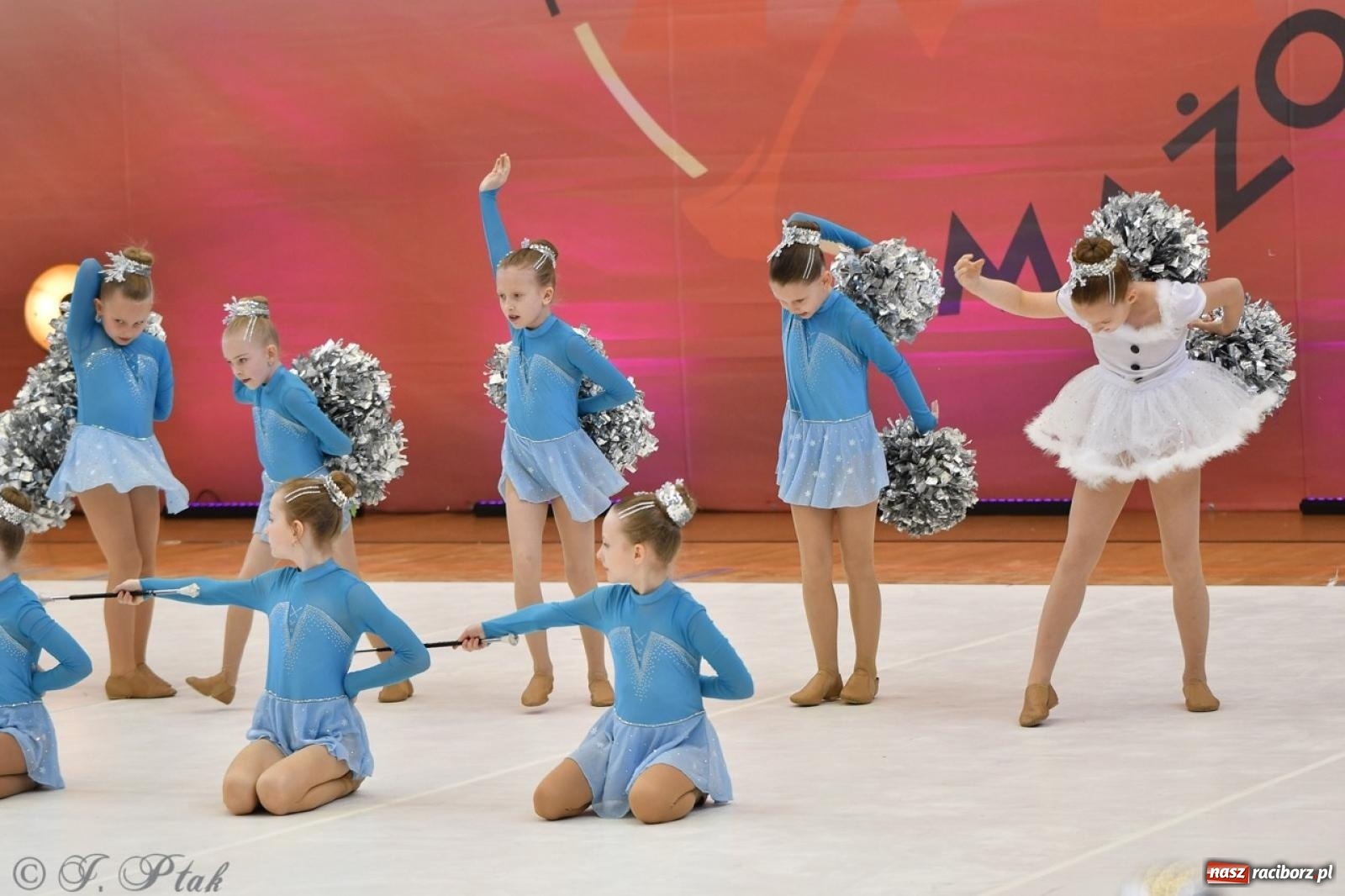 Zdjęcie w galerii na portalu naszraciborz.pl: Racibórz gości Mistrzostwa Okręgu Mażoretek Polski Południowo-Zachodniej [FOTO] wiadomości z regionu