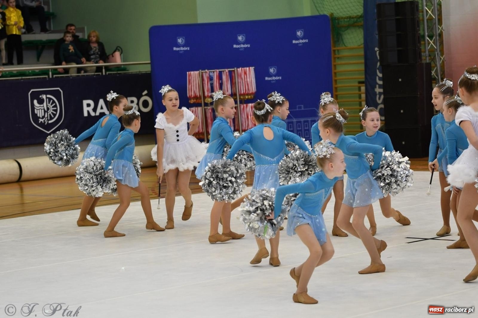 Zdjęcie w galerii na portalu naszraciborz.pl: Racibórz gości Mistrzostwa Okręgu Mażoretek Polski Południowo-Zachodniej [FOTO] wiadomości z regionu