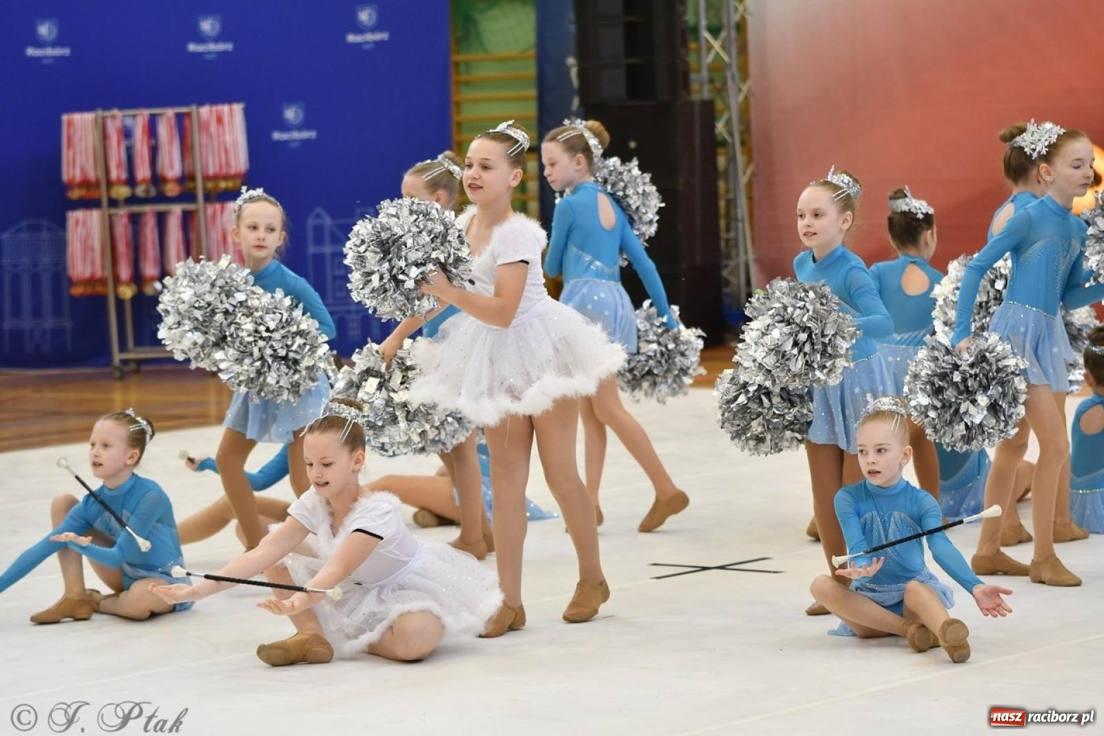 Zdjęcie w galerii na portalu naszraciborz.pl: Racibórz gości Mistrzostwa Okręgu Mażoretek Polski Południowo-Zachodniej [FOTO] wiadomości z regionu