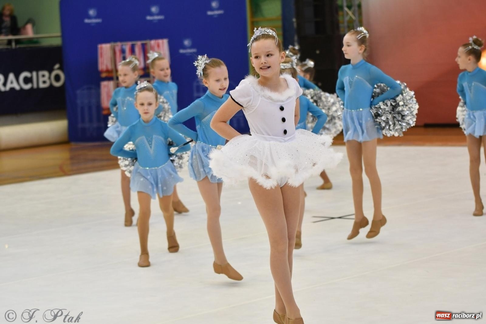 Zdjęcie w galerii na portalu naszraciborz.pl: Racibórz gości Mistrzostwa Okręgu Mażoretek Polski Południowo-Zachodniej [FOTO] wiadomości z regionu
