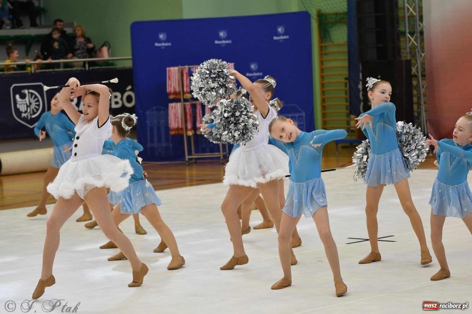Zdjęcie w galerii na portalu naszraciborz.pl: Racibórz gości Mistrzostwa Okręgu Mażoretek Polski Południowo-Zachodniej [FOTO] wiadomości z regionu
