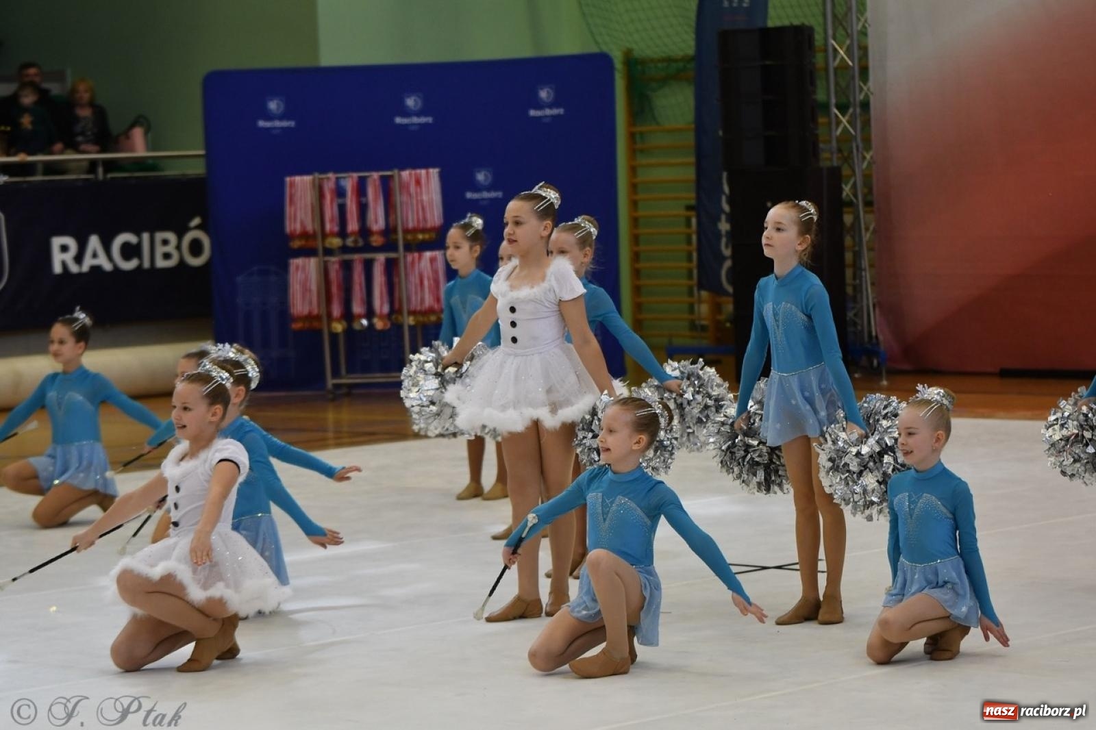 Zdjęcie w galerii na portalu naszraciborz.pl: Racibórz gości Mistrzostwa Okręgu Mażoretek Polski Południowo-Zachodniej [FOTO] wiadomości z regionu