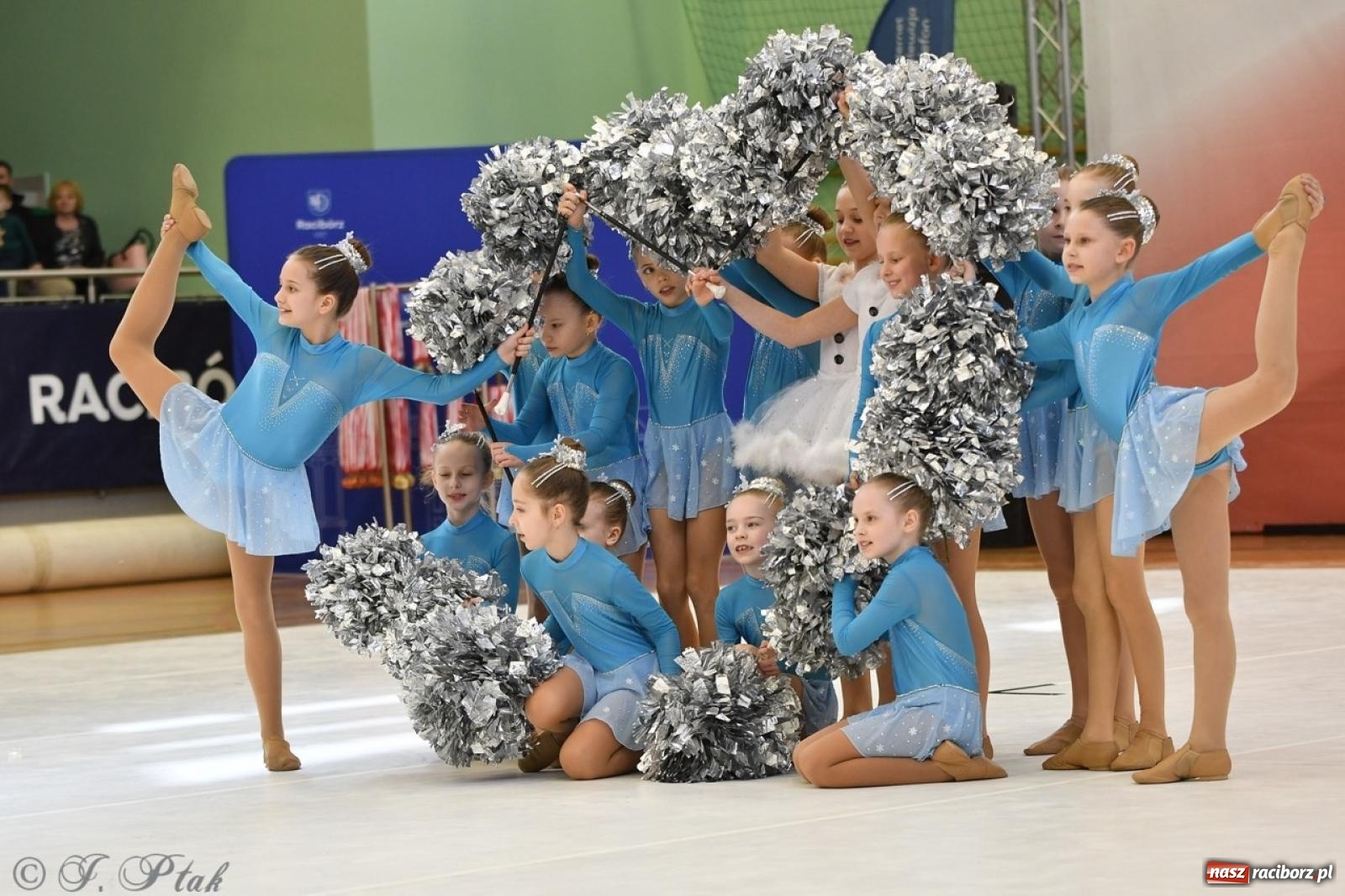 Zdjęcie w galerii na portalu naszraciborz.pl: Racibórz gości Mistrzostwa Okręgu Mażoretek Polski Południowo-Zachodniej [FOTO] wiadomości z regionu