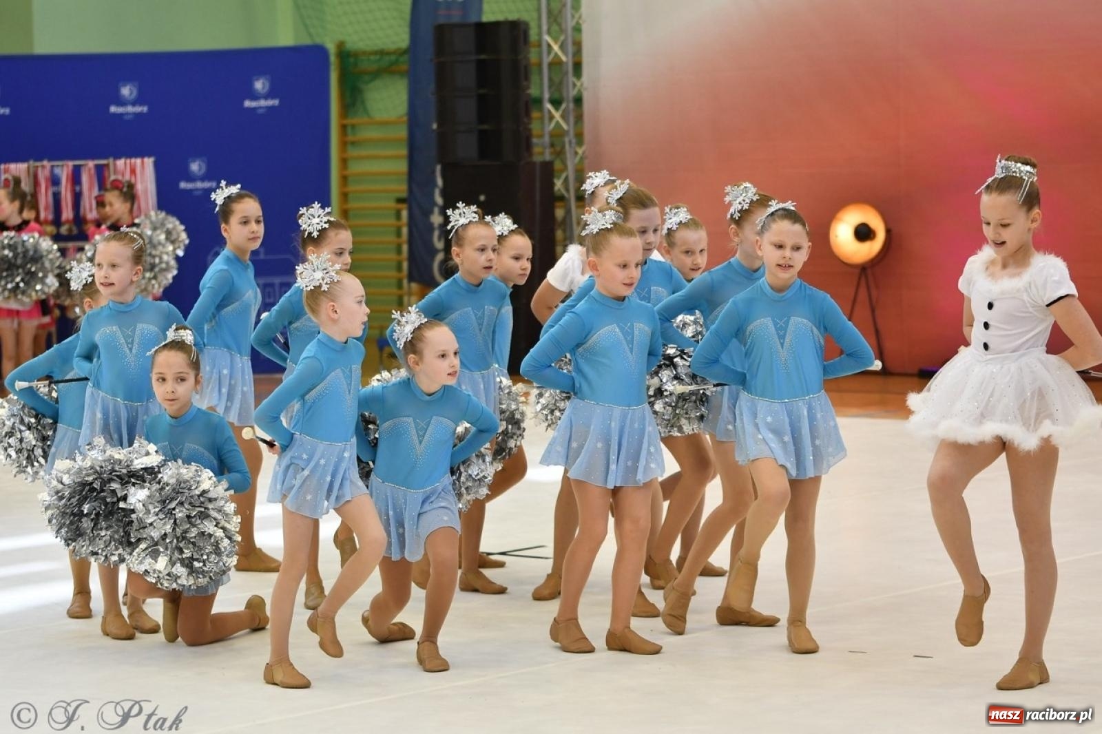 Zdjęcie w galerii na portalu naszraciborz.pl: Racibórz gości Mistrzostwa Okręgu Mażoretek Polski Południowo-Zachodniej [FOTO] wiadomości z regionu