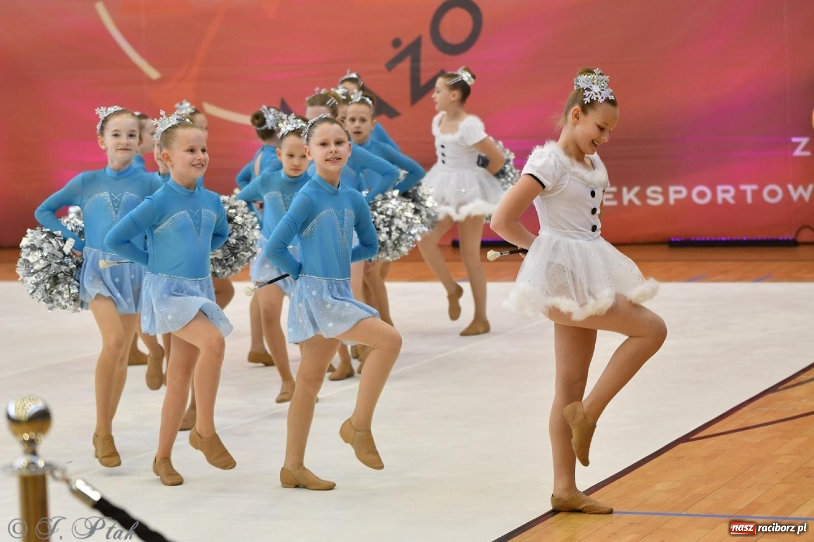 Zdjęcie w galerii na portalu naszraciborz.pl: Racibórz gości Mistrzostwa Okręgu Mażoretek Polski Południowo-Zachodniej [FOTO] wiadomości z regionu