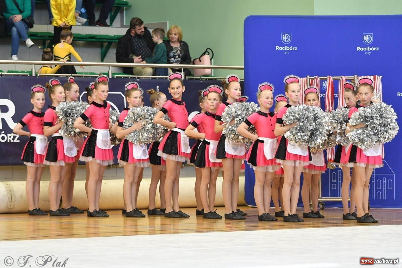Zdjęcie w galerii na portalu naszraciborz.pl: Racibórz gości Mistrzostwa Okręgu Mażoretek Polski Południowo-Zachodniej [FOTO] wiadomości z regionu