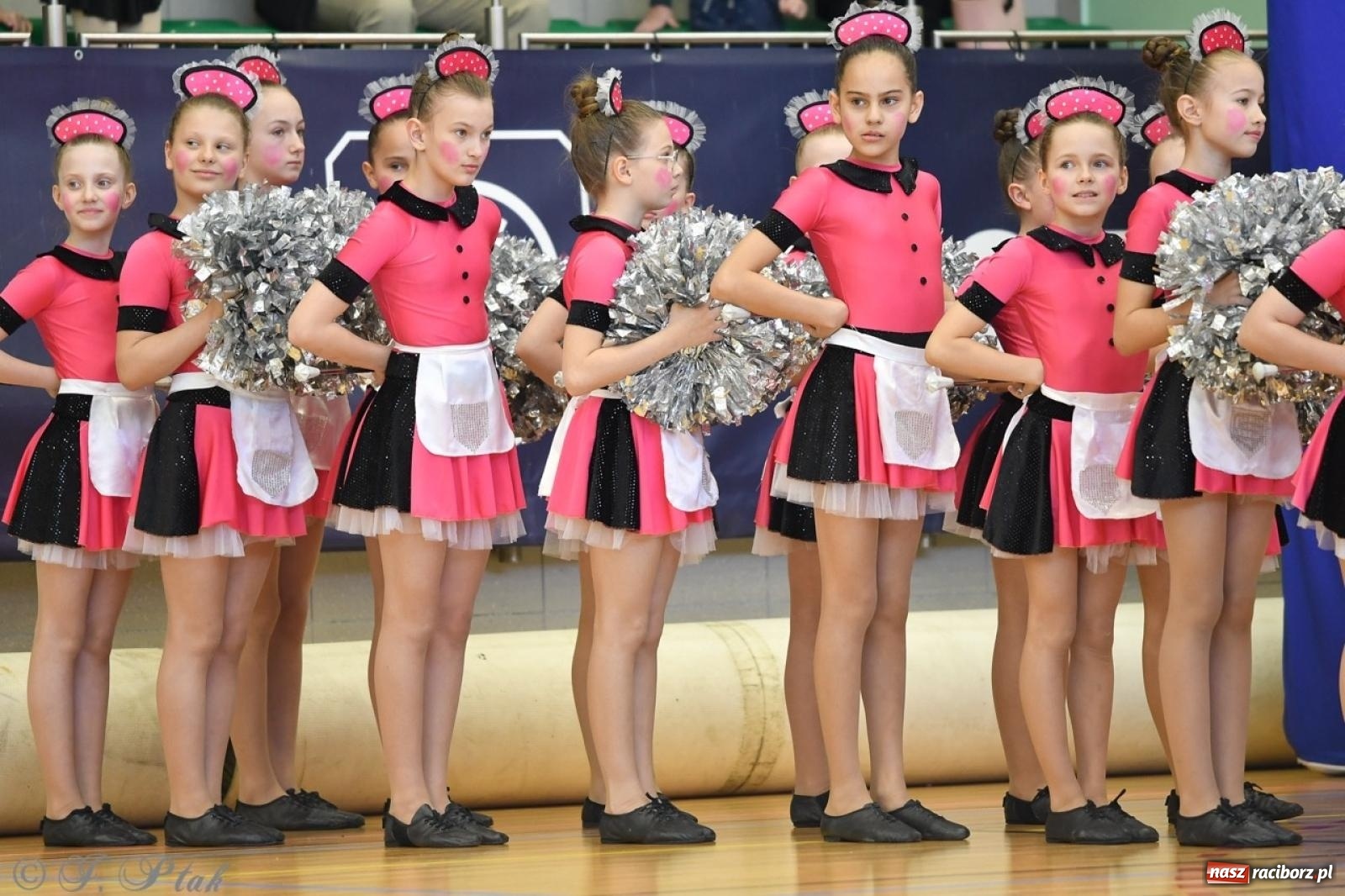 Zdjęcie w galerii na portalu naszraciborz.pl: Racibórz gości Mistrzostwa Okręgu Mażoretek Polski Południowo-Zachodniej [FOTO] wiadomości z regionu