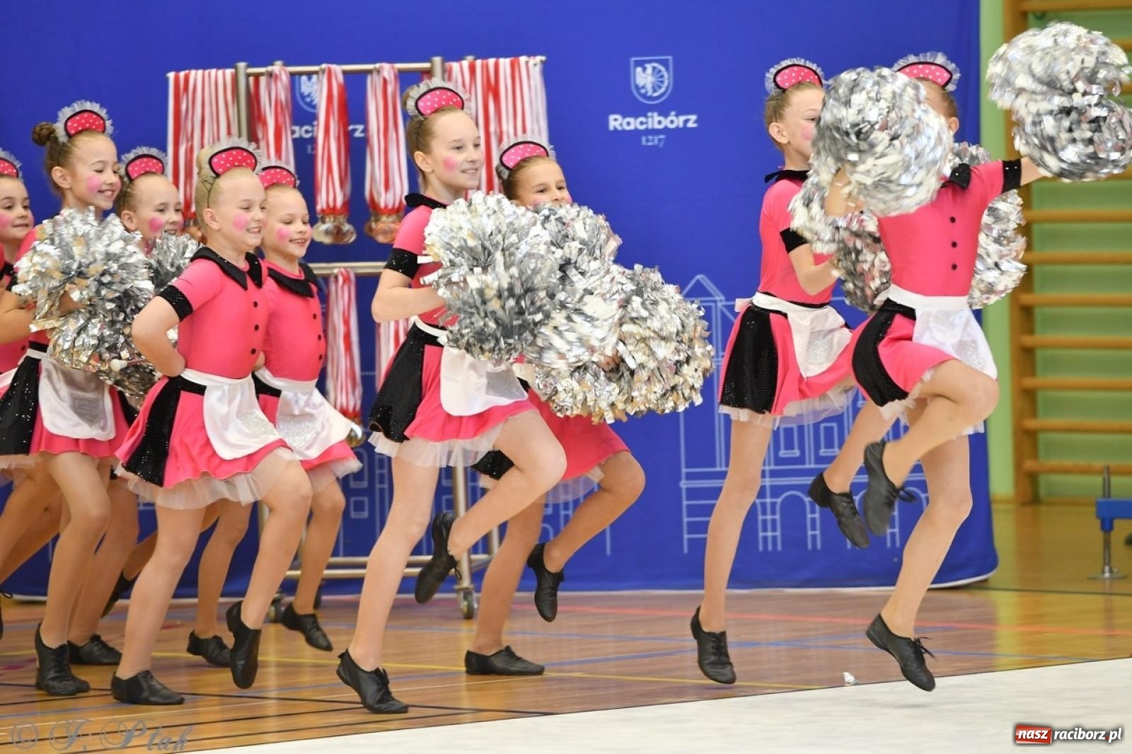 Zdjęcie w galerii na portalu naszraciborz.pl: Racibórz gości Mistrzostwa Okręgu Mażoretek Polski Południowo-Zachodniej [FOTO] wiadomości z regionu