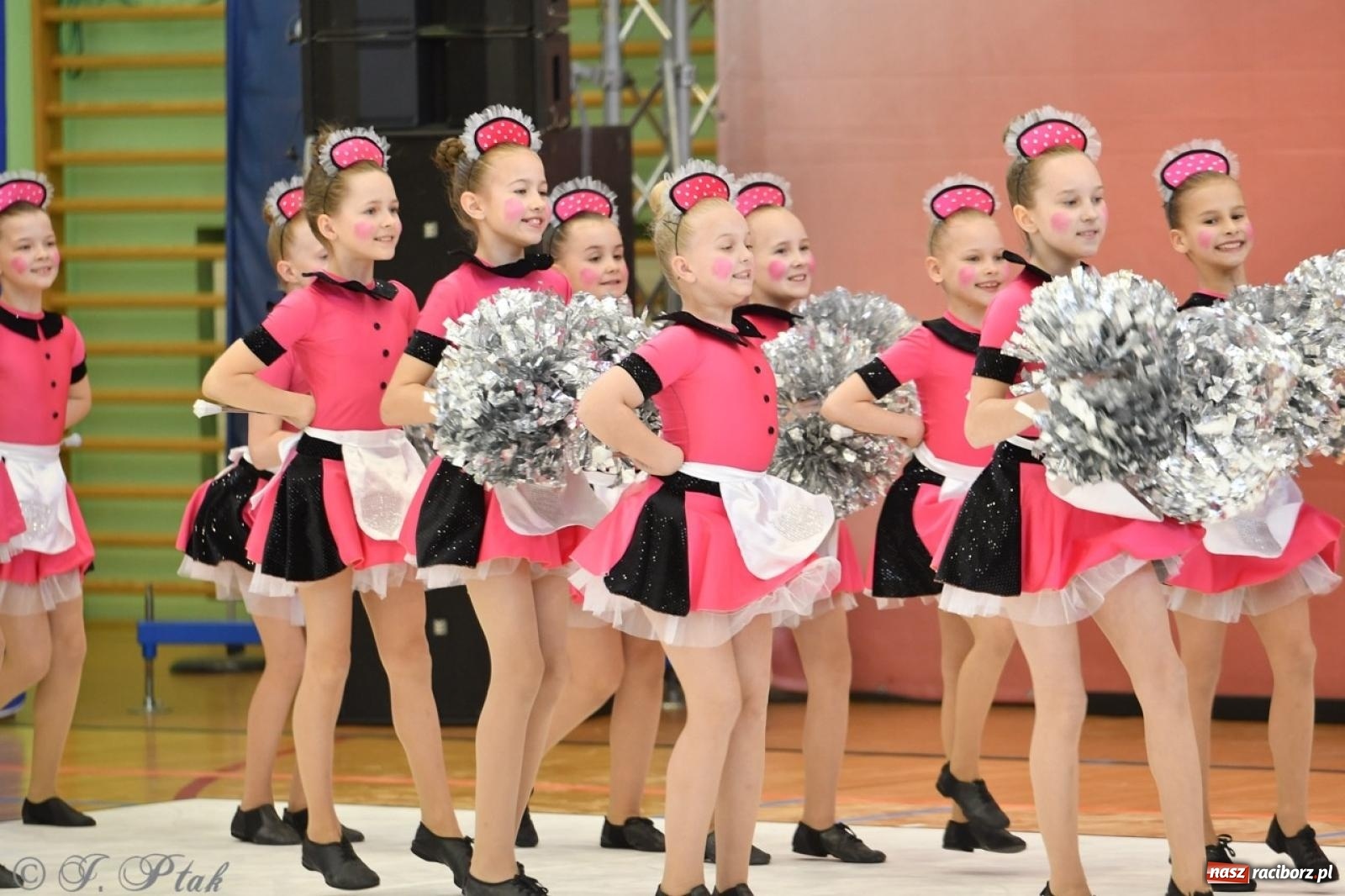 Zdjęcie w galerii na portalu naszraciborz.pl: Racibórz gości Mistrzostwa Okręgu Mażoretek Polski Południowo-Zachodniej [FOTO] wiadomości z regionu