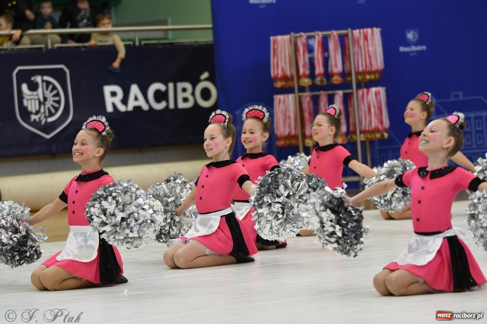 Zdjęcie w galerii na portalu naszraciborz.pl: Racibórz gości Mistrzostwa Okręgu Mażoretek Polski Południowo-Zachodniej [FOTO] wiadomości z regionu