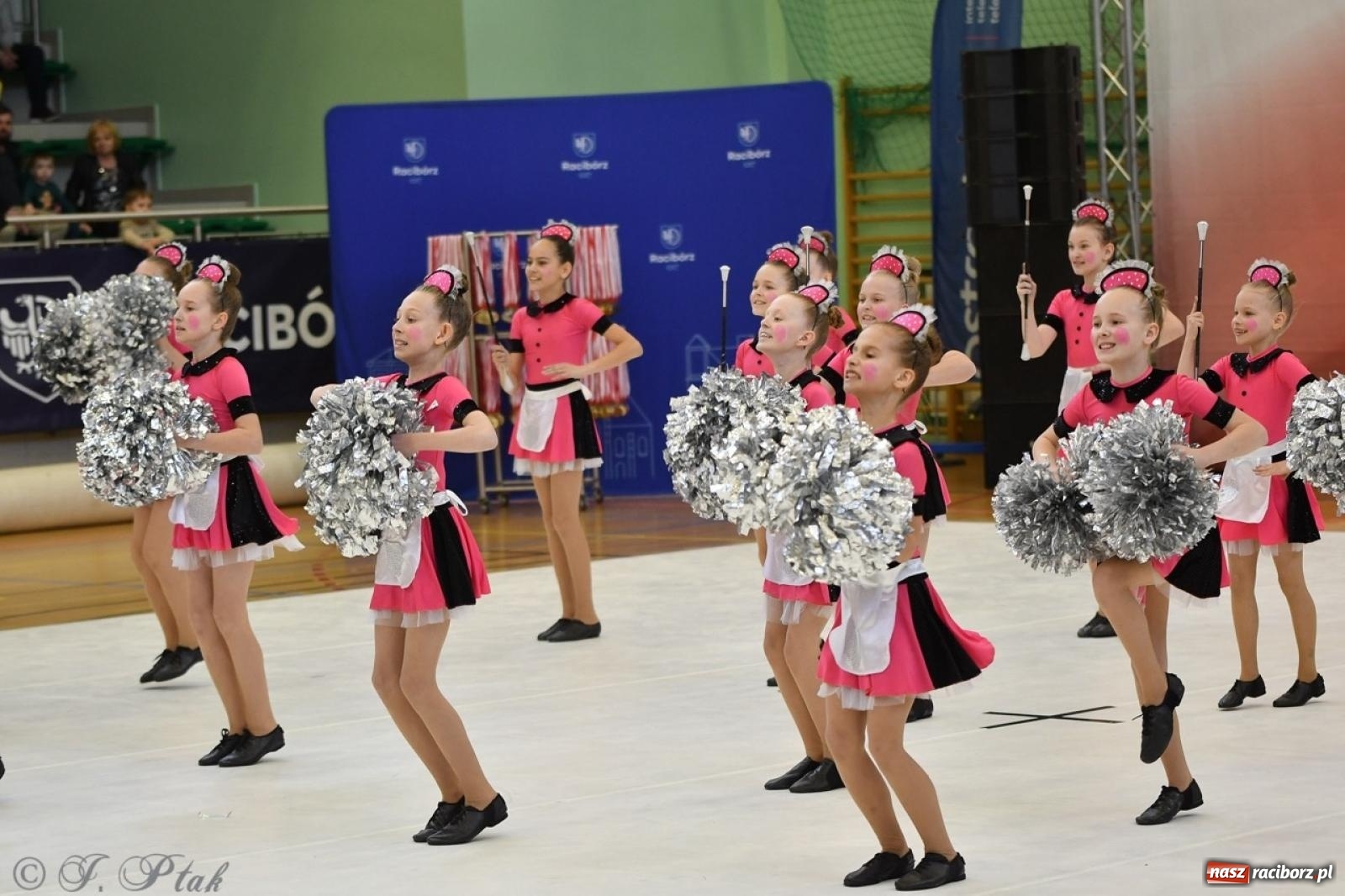Zdjęcie w galerii na portalu naszraciborz.pl: Racibórz gości Mistrzostwa Okręgu Mażoretek Polski Południowo-Zachodniej [FOTO] wiadomości z regionu