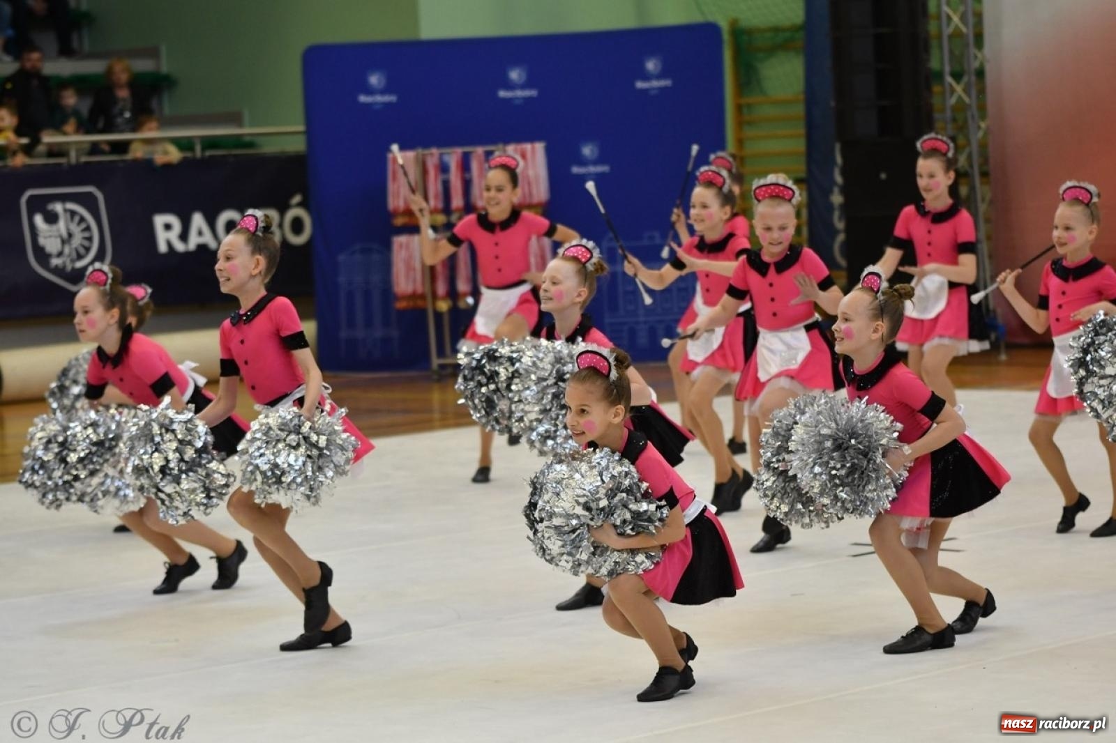 Zdjęcie w galerii na portalu naszraciborz.pl: Racibórz gości Mistrzostwa Okręgu Mażoretek Polski Południowo-Zachodniej [FOTO] wiadomości z regionu