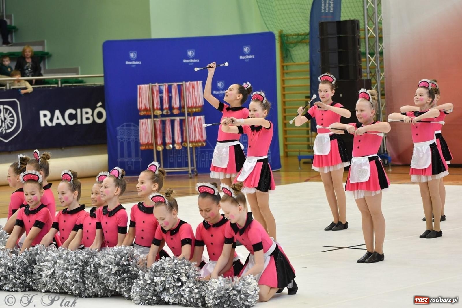 Zdjęcie w galerii na portalu naszraciborz.pl: Racibórz gości Mistrzostwa Okręgu Mażoretek Polski Południowo-Zachodniej [FOTO] wiadomości z regionu