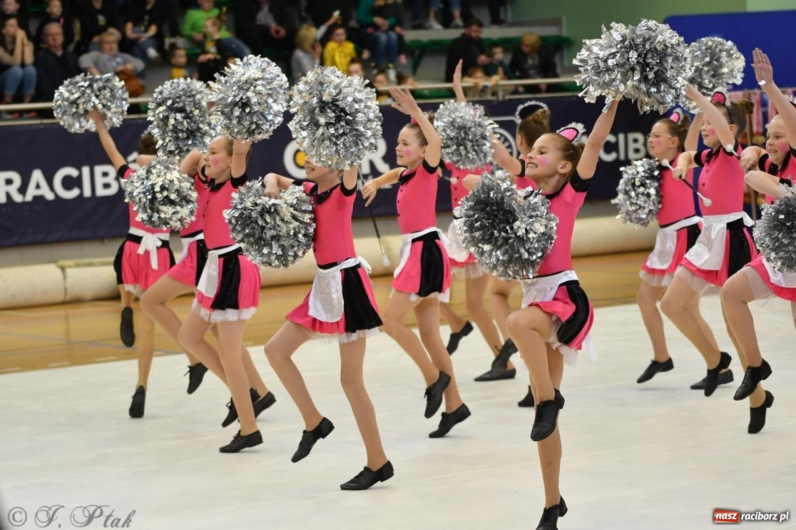 Zdjęcie w galerii na portalu naszraciborz.pl: Racibórz gości Mistrzostwa Okręgu Mażoretek Polski Południowo-Zachodniej [FOTO] wiadomości z regionu