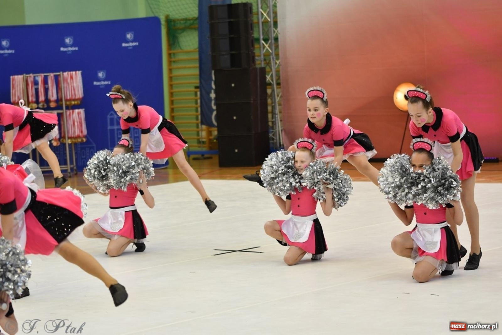 Zdjęcie w galerii na portalu naszraciborz.pl: Racibórz gości Mistrzostwa Okręgu Mażoretek Polski Południowo-Zachodniej [FOTO] wiadomości z regionu