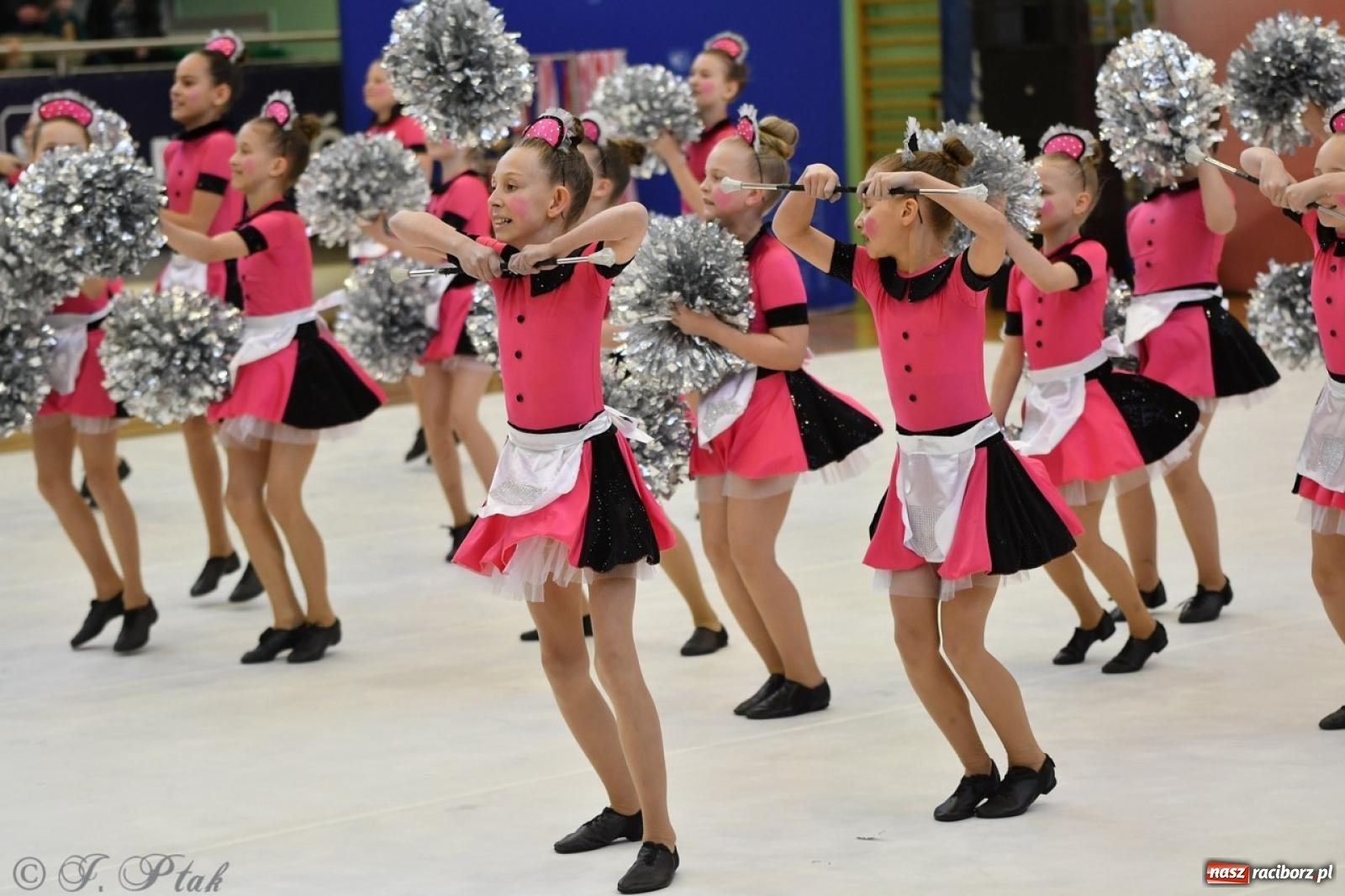 Zdjęcie w galerii na portalu naszraciborz.pl: Racibórz gości Mistrzostwa Okręgu Mażoretek Polski Południowo-Zachodniej [FOTO] wiadomości z regionu