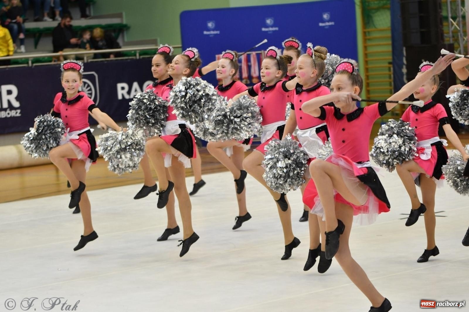 Zdjęcie w galerii na portalu naszraciborz.pl: Racibórz gości Mistrzostwa Okręgu Mażoretek Polski Południowo-Zachodniej [FOTO] wiadomości z regionu