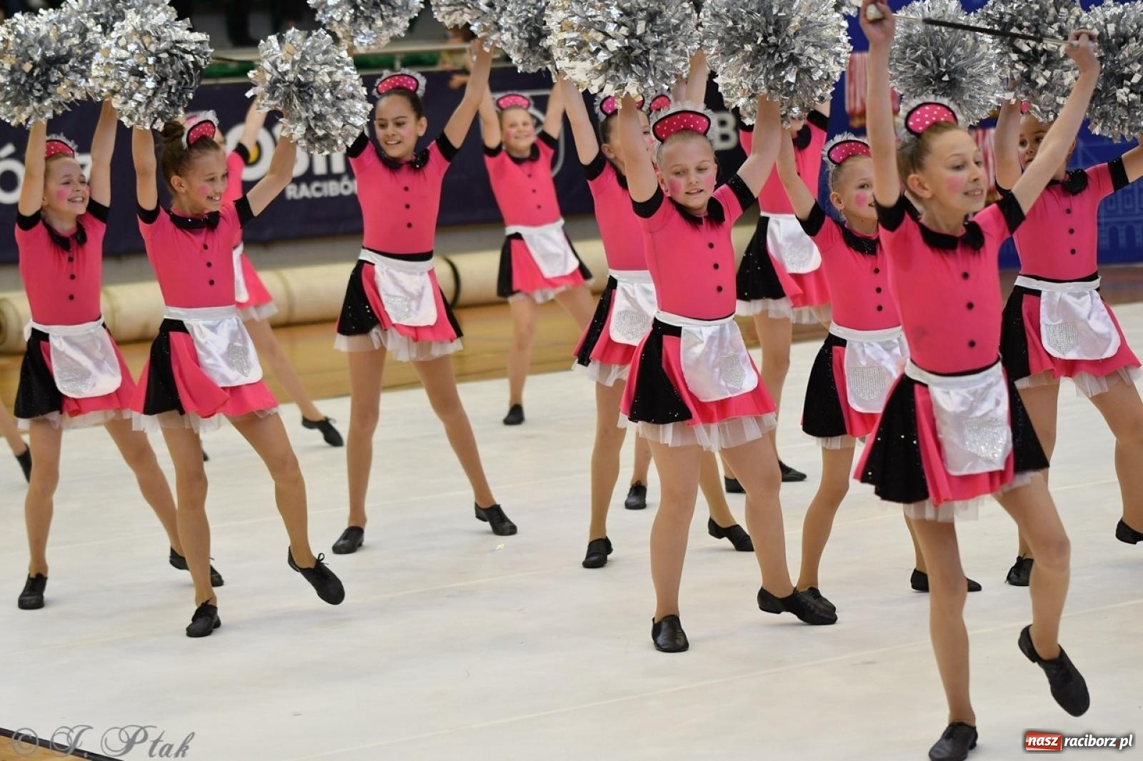 Zdjęcie w galerii na portalu naszraciborz.pl: Racibórz gości Mistrzostwa Okręgu Mażoretek Polski Południowo-Zachodniej [FOTO] wiadomości z regionu