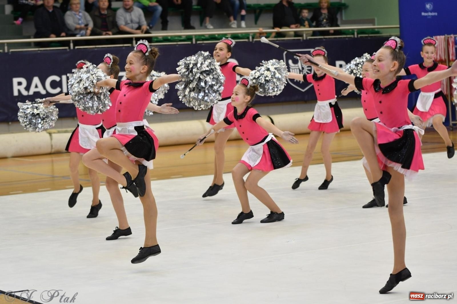 Zdjęcie w galerii na portalu naszraciborz.pl: Racibórz gości Mistrzostwa Okręgu Mażoretek Polski Południowo-Zachodniej [FOTO] wiadomości z regionu