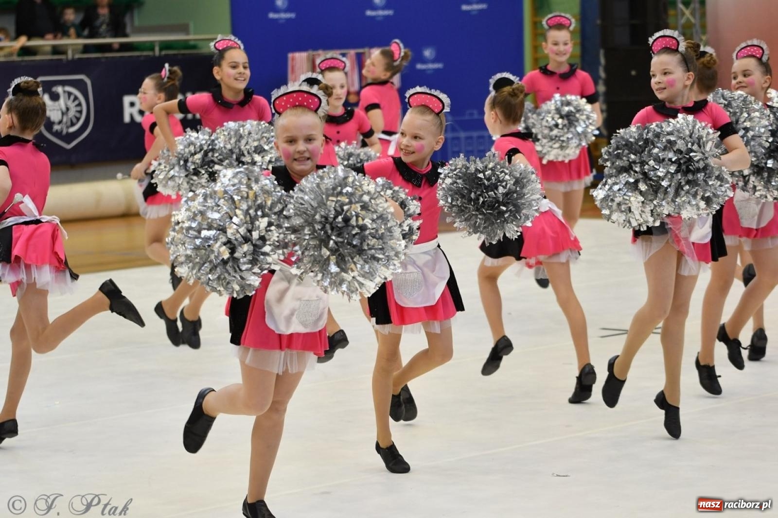 Zdjęcie w galerii na portalu naszraciborz.pl: Racibórz gości Mistrzostwa Okręgu Mażoretek Polski Południowo-Zachodniej [FOTO] wiadomości z regionu