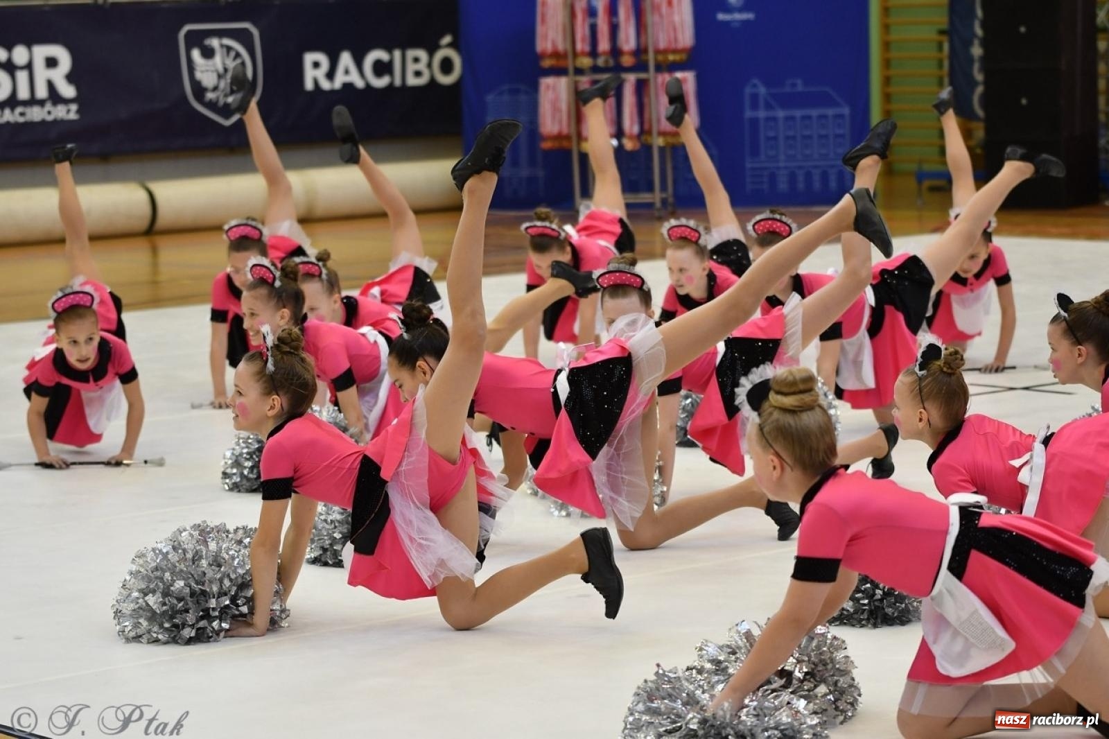Zdjęcie w galerii na portalu naszraciborz.pl: Racibórz gości Mistrzostwa Okręgu Mażoretek Polski Południowo-Zachodniej [FOTO] wiadomości z regionu