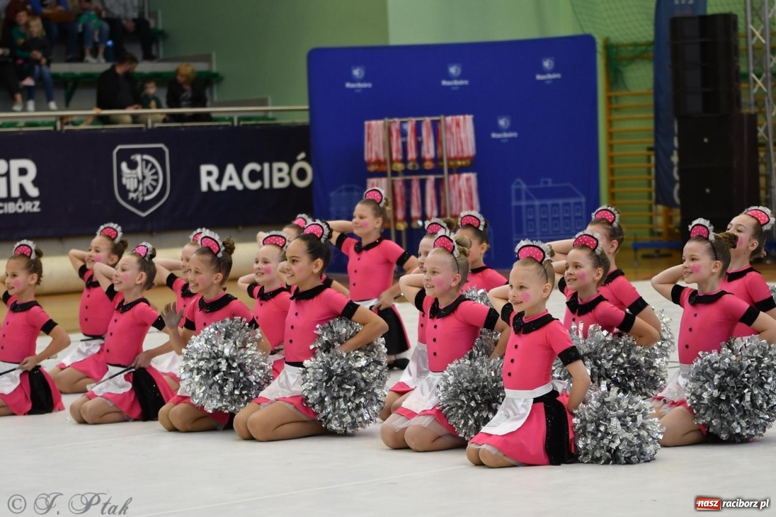 Zdjęcie w galerii na portalu naszraciborz.pl: Racibórz gości Mistrzostwa Okręgu Mażoretek Polski Południowo-Zachodniej [FOTO] wiadomości z regionu