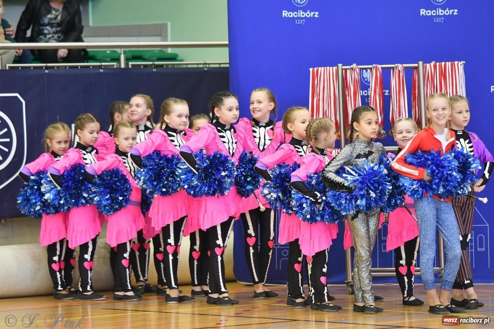 Zdjęcie w galerii na portalu naszraciborz.pl: Racibórz gości Mistrzostwa Okręgu Mażoretek Polski Południowo-Zachodniej [FOTO] wiadomości z regionu