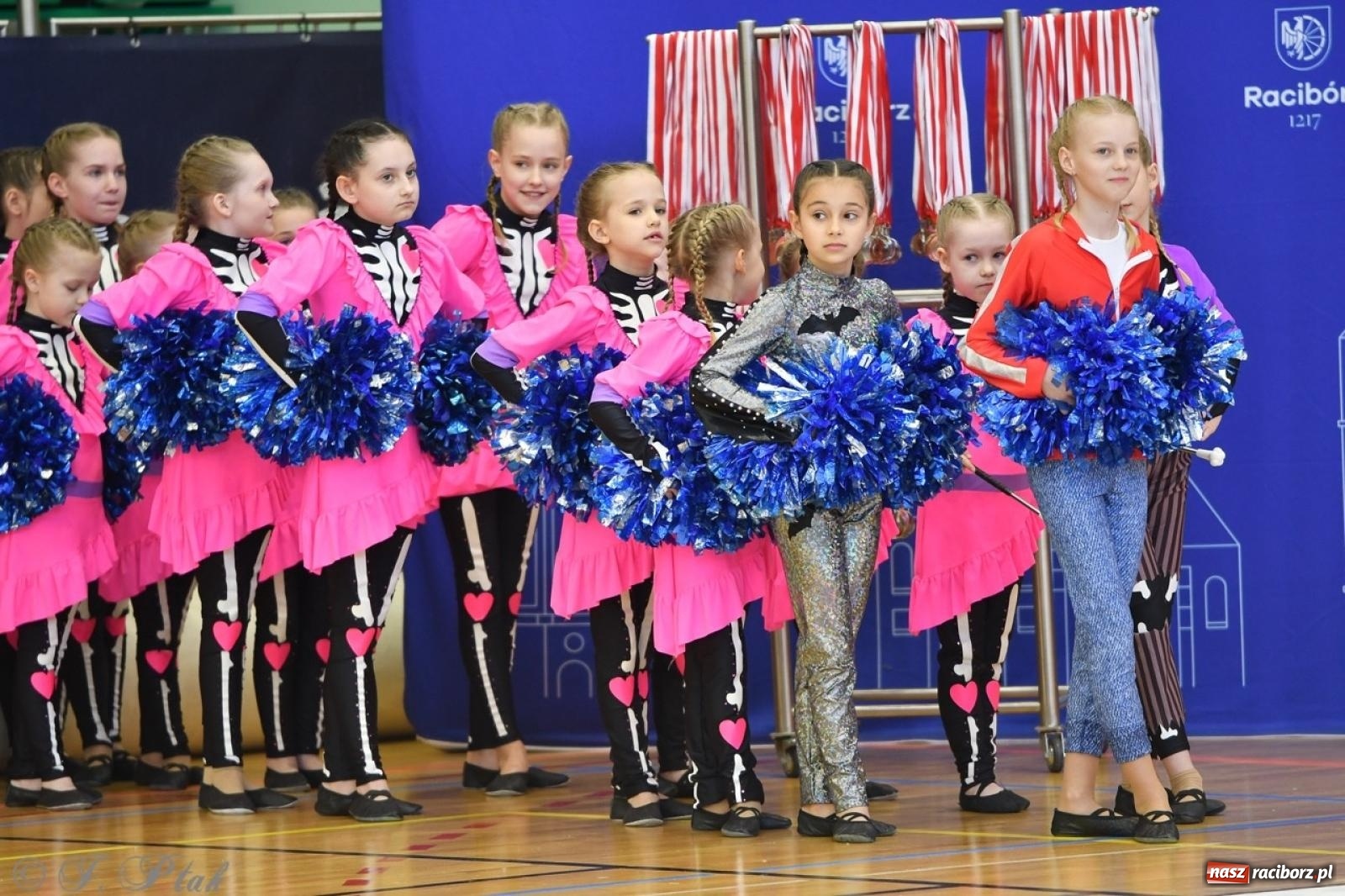 Zdjęcie w galerii na portalu naszraciborz.pl: Racibórz gości Mistrzostwa Okręgu Mażoretek Polski Południowo-Zachodniej [FOTO] wiadomości z regionu