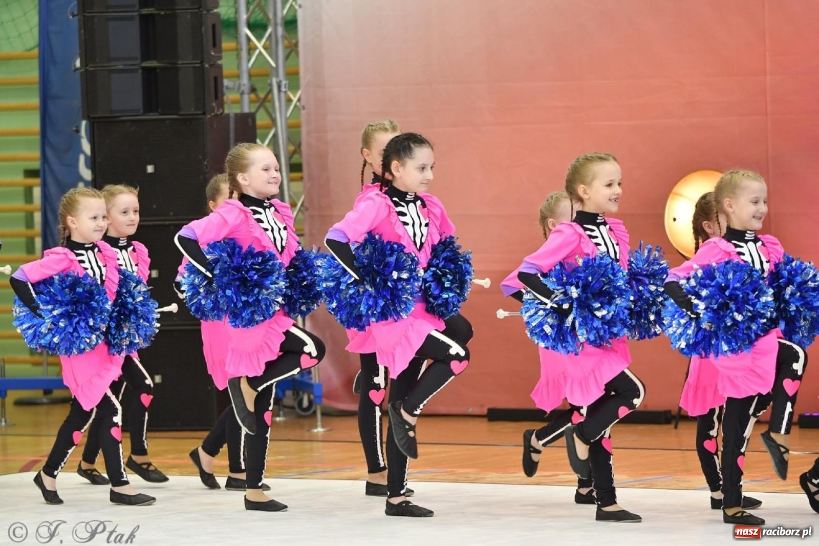 Zdjęcie w galerii na portalu naszraciborz.pl: Racibórz gości Mistrzostwa Okręgu Mażoretek Polski Południowo-Zachodniej [FOTO] wiadomości z regionu