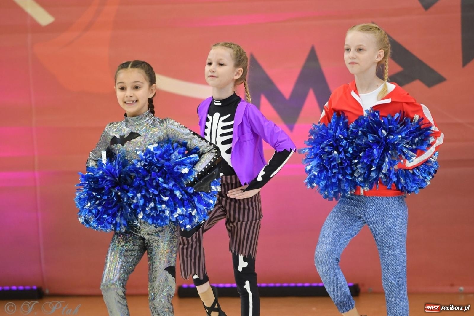 Zdjęcie w galerii na portalu naszraciborz.pl: Racibórz gości Mistrzostwa Okręgu Mażoretek Polski Południowo-Zachodniej [FOTO] wiadomości z regionu