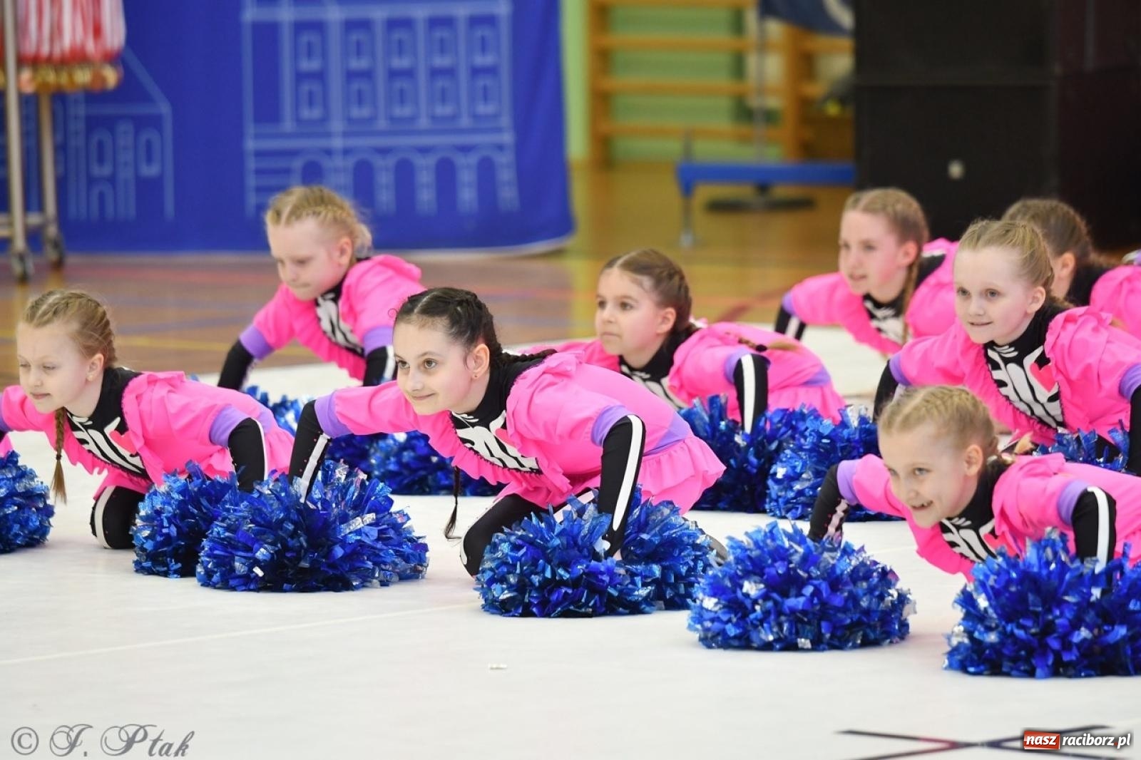 Zdjęcie w galerii na portalu naszraciborz.pl: Racibórz gości Mistrzostwa Okręgu Mażoretek Polski Południowo-Zachodniej [FOTO] wiadomości z regionu