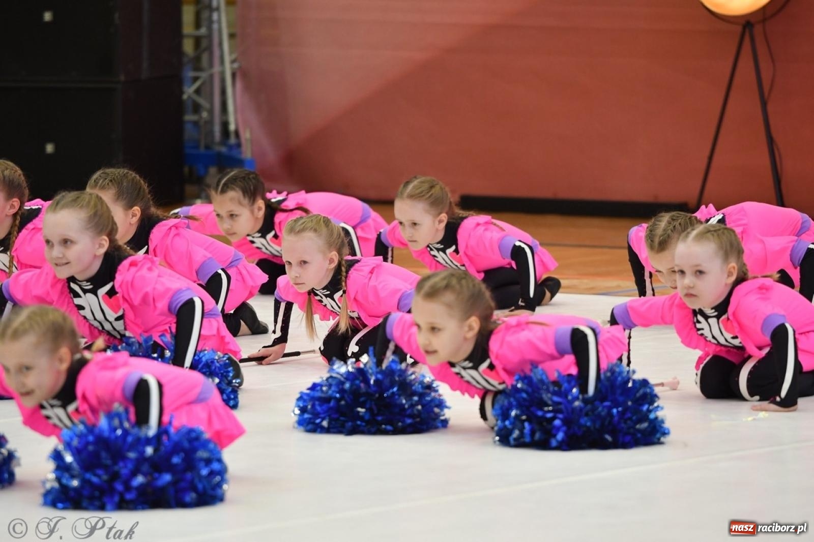 Zdjęcie w galerii na portalu naszraciborz.pl: Racibórz gości Mistrzostwa Okręgu Mażoretek Polski Południowo-Zachodniej [FOTO] wiadomości z regionu