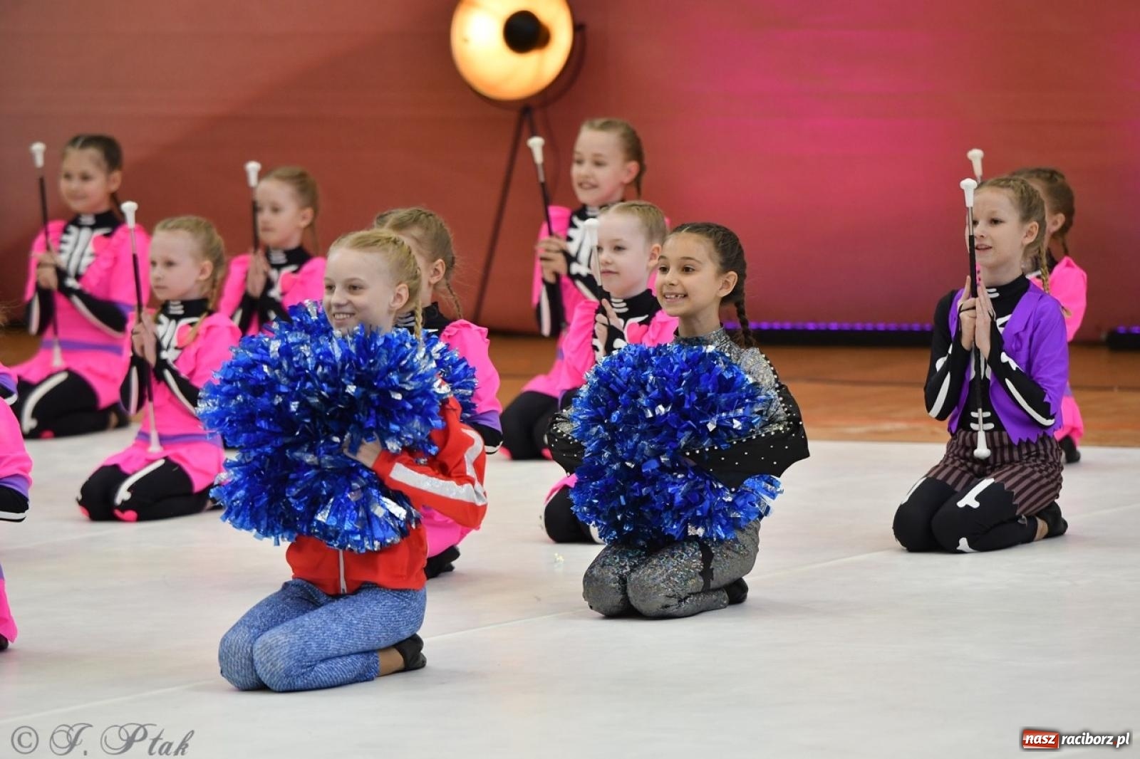 Zdjęcie w galerii na portalu naszraciborz.pl: Racibórz gości Mistrzostwa Okręgu Mażoretek Polski Południowo-Zachodniej [FOTO] wiadomości z regionu