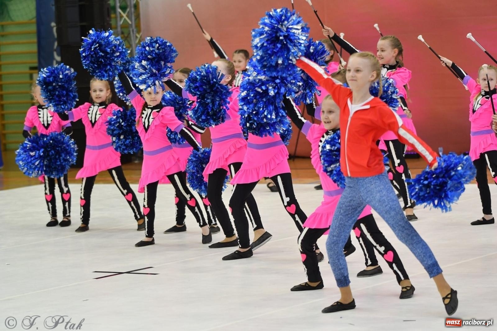 Zdjęcie w galerii na portalu naszraciborz.pl: Racibórz gości Mistrzostwa Okręgu Mażoretek Polski Południowo-Zachodniej [FOTO] wiadomości z regionu