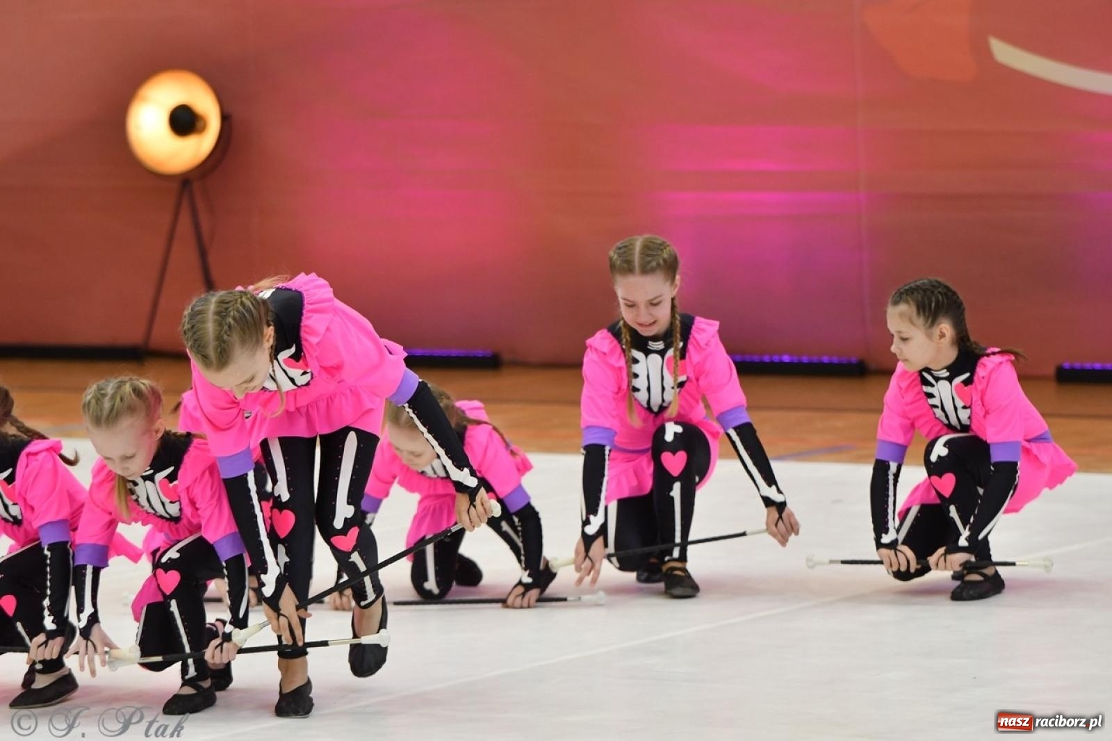 Zdjęcie w galerii na portalu naszraciborz.pl: Racibórz gości Mistrzostwa Okręgu Mażoretek Polski Południowo-Zachodniej [FOTO] wiadomości z regionu