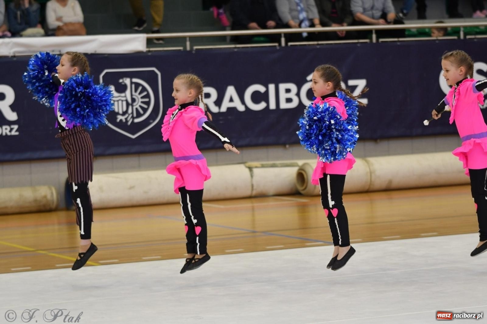 Zdjęcie w galerii na portalu naszraciborz.pl: Racibórz gości Mistrzostwa Okręgu Mażoretek Polski Południowo-Zachodniej [FOTO] wiadomości z regionu