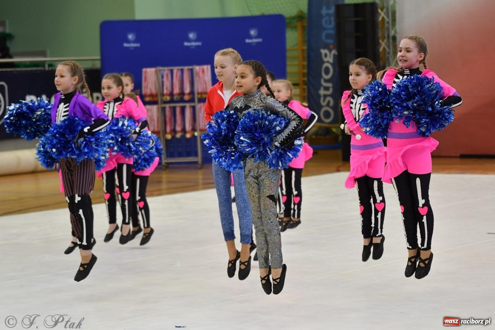 Zdjęcie w galerii na portalu naszraciborz.pl: Racibórz gości Mistrzostwa Okręgu Mażoretek Polski Południowo-Zachodniej [FOTO] wiadomości z regionu