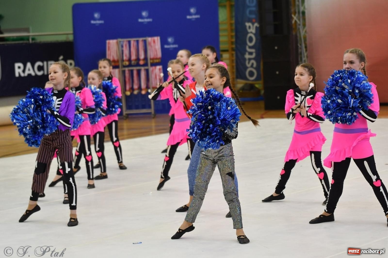 Zdjęcie w galerii na portalu naszraciborz.pl: Racibórz gości Mistrzostwa Okręgu Mażoretek Polski Południowo-Zachodniej [FOTO] wiadomości z regionu