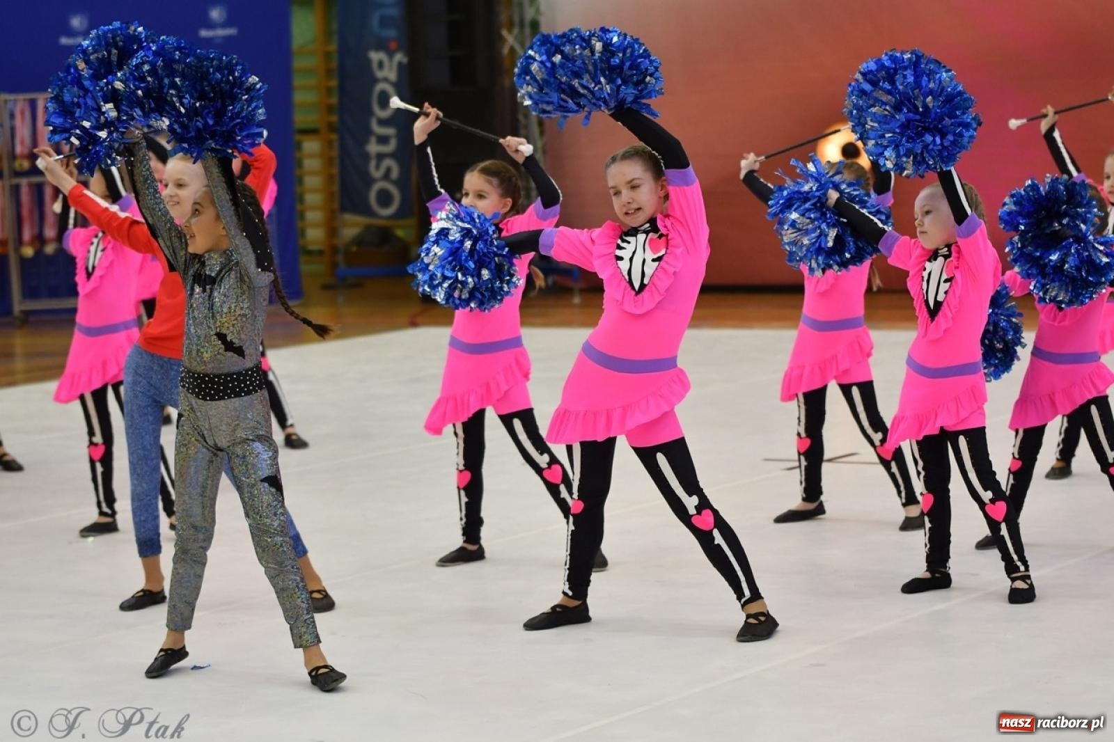 Zdjęcie w galerii na portalu naszraciborz.pl: Racibórz gości Mistrzostwa Okręgu Mażoretek Polski Południowo-Zachodniej [FOTO] wiadomości z regionu