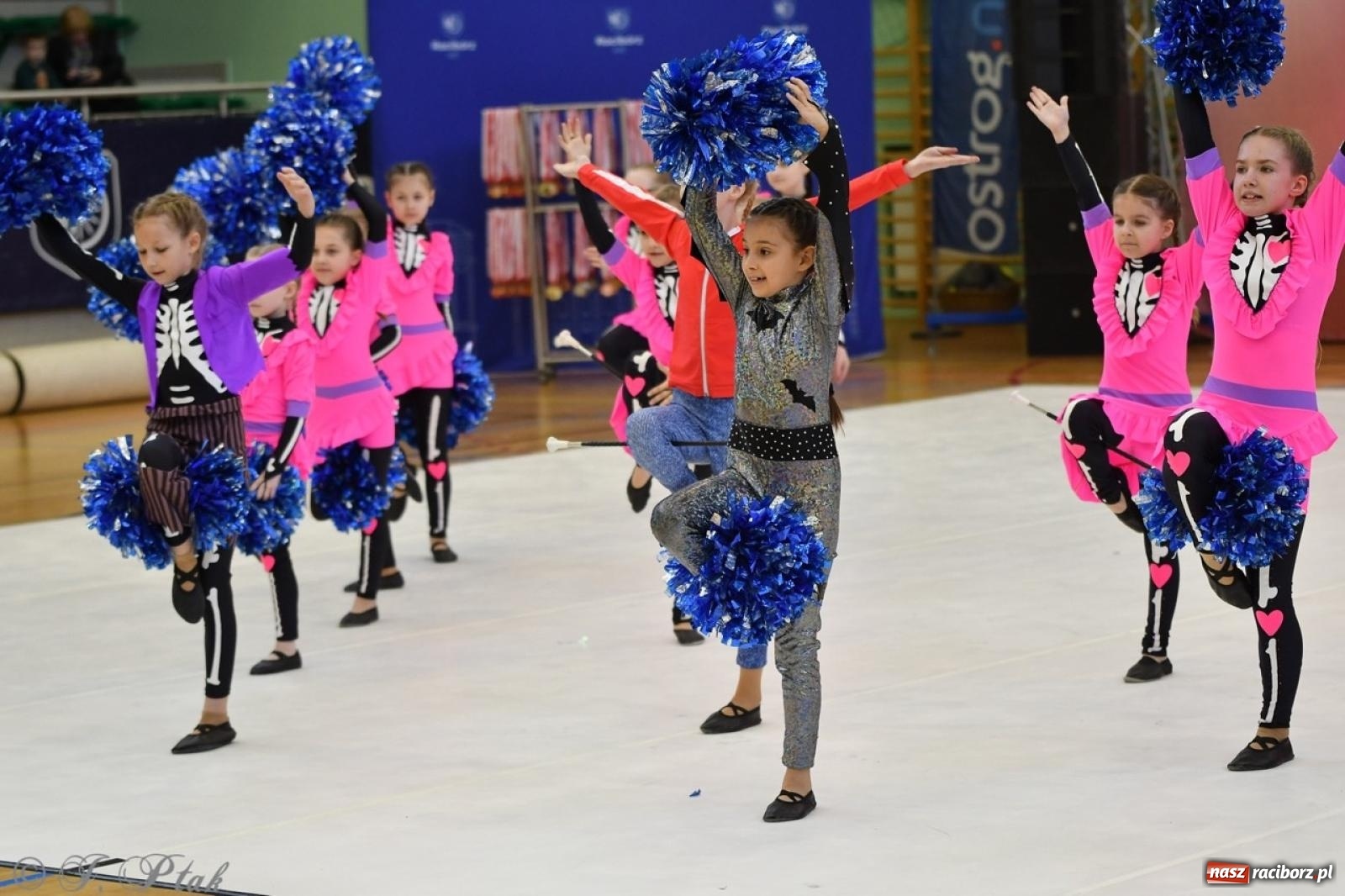 Zdjęcie w galerii na portalu naszraciborz.pl: Racibórz gości Mistrzostwa Okręgu Mażoretek Polski Południowo-Zachodniej [FOTO] wiadomości z regionu