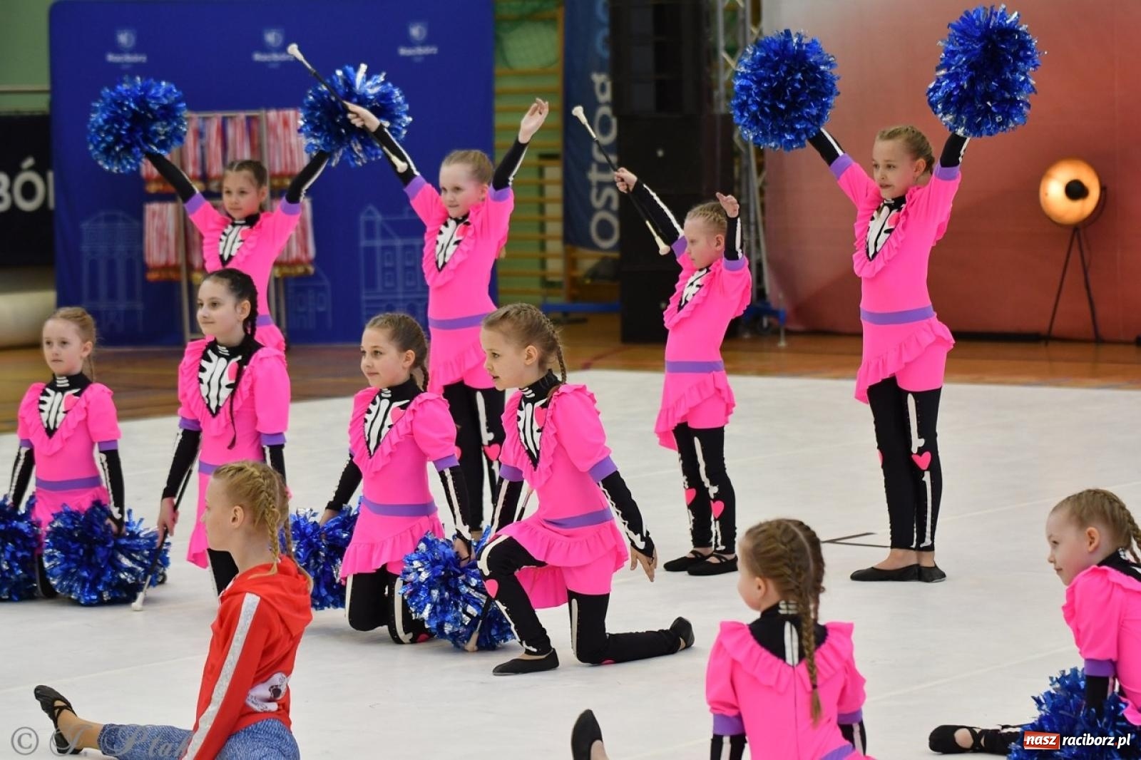 Zdjęcie w galerii na portalu naszraciborz.pl: Racibórz gości Mistrzostwa Okręgu Mażoretek Polski Południowo-Zachodniej [FOTO] wiadomości z regionu