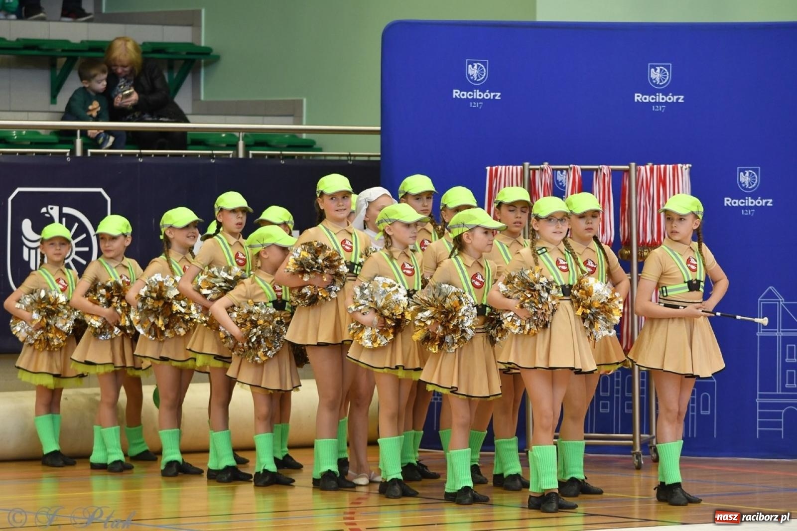 Zdjęcie w galerii na portalu naszraciborz.pl: Racibórz gości Mistrzostwa Okręgu Mażoretek Polski Południowo-Zachodniej [FOTO] wiadomości z regionu