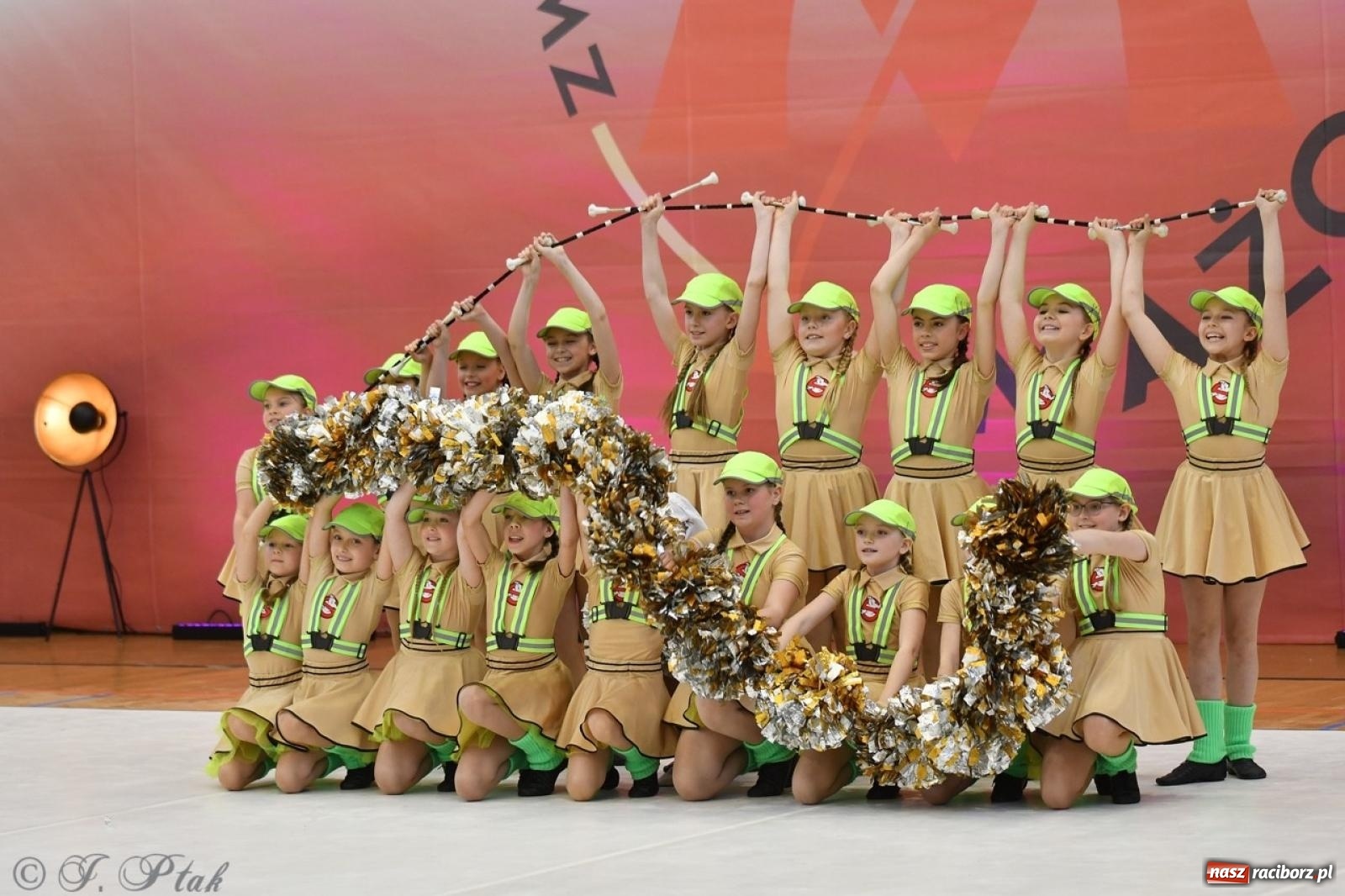 Zdjęcie w galerii na portalu naszraciborz.pl: Racibórz gości Mistrzostwa Okręgu Mażoretek Polski Południowo-Zachodniej [FOTO] wiadomości z regionu